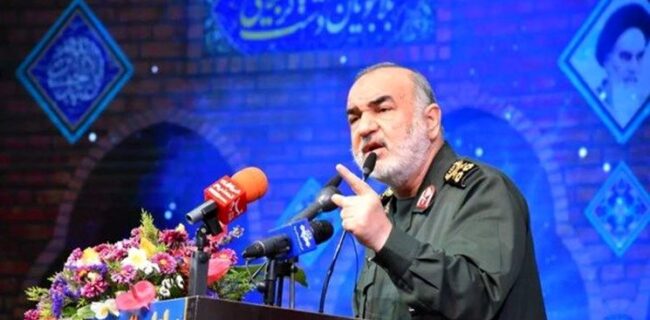 انتقام  شهدای حرم شاهچراغ گرفته خواهد شد/ دشمنان از نگرانی اقدام ایران در لاک  دفاعی فرورفته‌اند/ هر کسی که آرامش مردم ما را بگیرد، آرامش نخواهد داشت