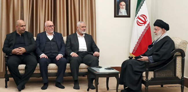 مقاومت بینظیر نیروی مقاومت و مردم غزه به اسلام عزت بخشیده است مقاومت بینظیر نیروی مقاومت و مردم غزه به اسلام عزت بخشیده است