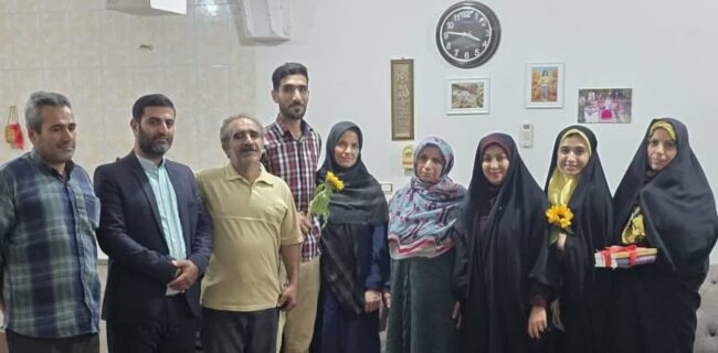 سرپرست ادا ره کل کتابخانه های عمومی مازندران ،دومین روز هفته کتاب را با دیدار از خانواده داغ دیده همکار و قدردانی از کتابخوان بیشکسوت، برتر و کتابداران کتابخانه های عمومی استان آغاز کرد سرپرست ادا ره کل کتابخانه های عمومی مازندران ،دومین روز هفته کتاب را با دیدار از خانواده داغ دیده همکار و قدردانی از کتابخوان بیشکسوت، برتر و کتابداران کتابخانه های عمومی استان آغاز کرد