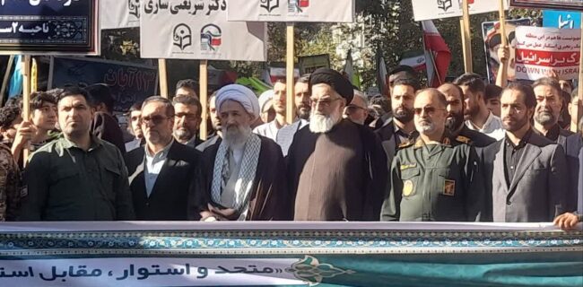 راهپیمایی ۱۳ آبان  با شعار متحد و استوار در مقابل  استکبار / حضور پر شور و شعور  شهروندان  مرکز مازندران  از همه ی اقشار به ویزه دانش آموزان و فرهنگیان