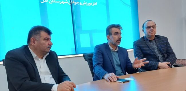 نشست صمیمی مدیرکل ورزش و جوانان با همکاران اداره ورزش و جوانان شهرستان آمل/ یادآوری  دلاوری های مردم  هزار سنگر آمل در حماسه ششم بهمن 