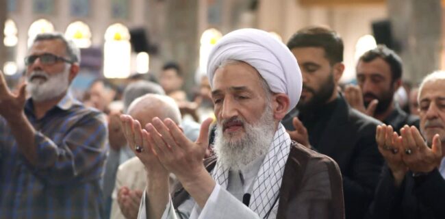 اقامه نماز نشانه حکومت صالحان است / یاد خدا مهم‌ترین سلاح معنوی در میدان جنگ