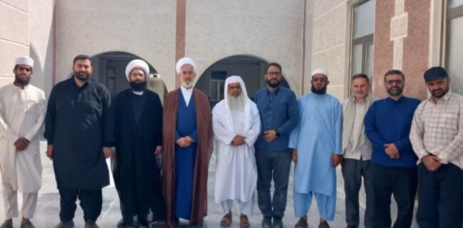 مسئول نمایندگی ولی فقیه در سپاه کربلا مازندران در جمع علمای اهل سنت سیریک/جهاد تبیین علمای شیعه و سنی؛ سد مستحکم در برابر توطئه اختلاف‌افکنی دشمنان است