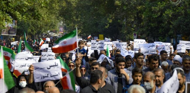 یک ایران علیه فتنه‌/ اجتماع مردم در سراسر کشور علیه اغتشاشگران/ رسانه‌های انگلیسی و سعودی باز هم شکست خوردند