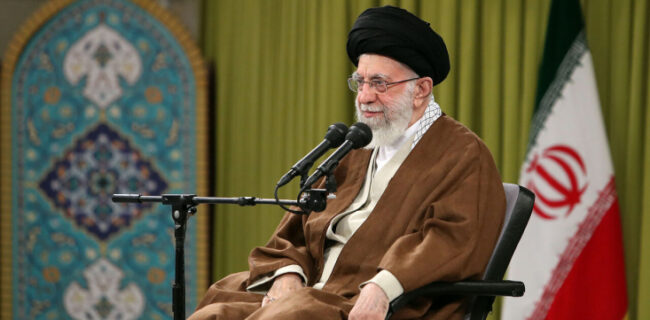 مشکل ما را با آمریکا فقط باج دادن دائم حل میکند/ بسیجیان در قضایای اخیر مظلوم واقع شدند/ بچههای تیم ملی چشم ملت ما را روشن کردند مشکل ما را با آمریکا فقط باج دادن دائم حل میکند/ بسیجیان در قضایای اخیر مظلوم واقع شدند/ بچههای تیم ملی چشم ملت ما را روشن کردند