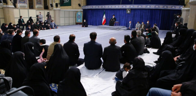 دیدار جمعی از خانواده شهدای حادثه حرم شاهچراغ (ع) با رهبر معظم انقلاب دیدار جمعی از خانواده شهدای حادثه حرم شاهچراغ (ع) با رهبر معظم انقلاب