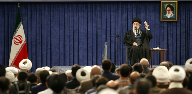 مهمترین وسیله دشمن در اغتشاشات کار تبلیغاتی و وسوسه بود/ علاج پروپاگاندا تبیین است/ راهبرد جریان باطل کتمان یا کمرنگکردن ایامالله است مهمترین وسیله دشمن در اغتشاشات کار تبلیغاتی و وسوسه بود/ علاج پروپاگاندا تبیین است/ راهبرد جریان باطل کتمان یا کمرنگکردن ایامالله است