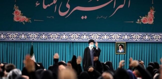 حجاب یک واجب شرعی است که باید رعایت شود/ کسانی که حجاب کامل ندارند را نباید متهم به بیدینی و ضد انقلابی کرد/ باید راهی برای بهکارگیری زنان در ردههای گوناگون پیدا کرد حجاب یک واجب شرعی است که باید رعایت شود/ کسانی که حجاب کامل ندارند را نباید متهم به بیدینی و ضد انقلابی کرد/ باید راهی برای بهکارگیری زنان در ردههای گوناگون پیدا کرد