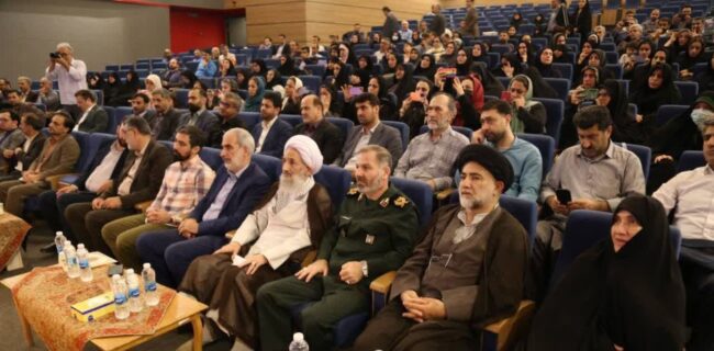 دبیر کل نهاد کتابخانه های عمومی کشور در جشنواره سرو سرخ: دبیر کل نهاد کتابخانه های عمومی کشور در جشنواره سرو سرخ: