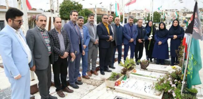 آئین  گلاب شوئی و  گلباران  گلزار شهدای ساری  در آغاز گرامیداشت هفته کتاب