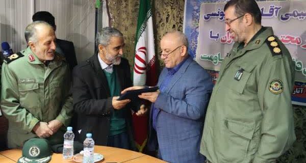 بازدید استاندار مازندران ار بزرگترین پارک موزه دفاع مقدس در ساری / استاندار مازندران رئیس هیات امنای مرکز فرهنگی و این پارک موزه شد. بازدید استاندار مازندران ار بزرگترین پارک موزه دفاع مقدس در ساری / استاندار مازندران رئیس هیات امنای مرکز فرهنگی و این پارک موزه شد.