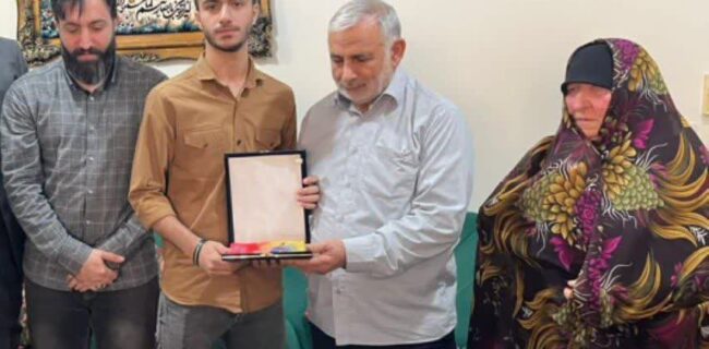 کاراته کارهای نوجوان تیم شهدای جهاد کشاورزی گل کاشتند.