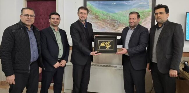 دیدار مدیرکل کمیته امداد مازندران با رئیس سازمان مدیریت و برنامه ریزی استان /جشن خودکفایی ۳ هزارو ۷۵۰ معیشت بگیر مازندرانی
