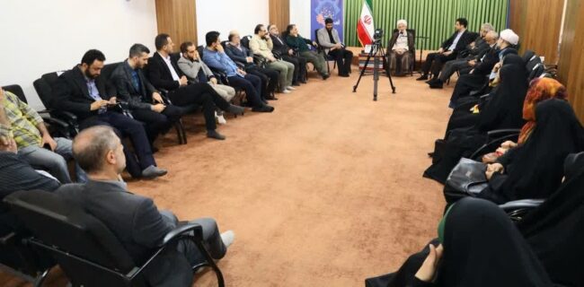 ضرورت کشف و تقویت شعرای ناشناخته و حرکت به سمت پختهتر شدن اشعار ضرورت کشف و تقویت شعرای ناشناخته و حرکت به سمت پختهتر شدن اشعار