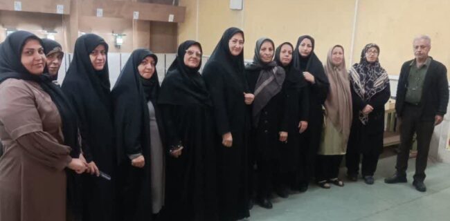 خانوادههای معظم شهدا و ایثارگر قائمشهر دست به تفنگ شدند . خانوادههای معظم شهدا و ایثارگر قائمشهر دست به تفنگ شدند .