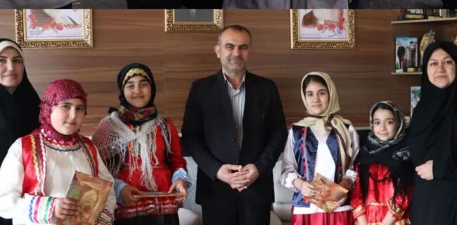 نسیم کرامت در دهه کرامت به مدارس دخترانه مازندران طراوت بخشید/ دیدار صمیمی جمعی از  دانش آموزان دختر استان با مدیر کل آموزش و پرورش