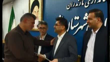 تجلیل از رابط خبری جمعیت هلال احمر شهرستان نکا و مدیران روابط عمومی دستگاه‌ها در نشست با فرماندار نکا