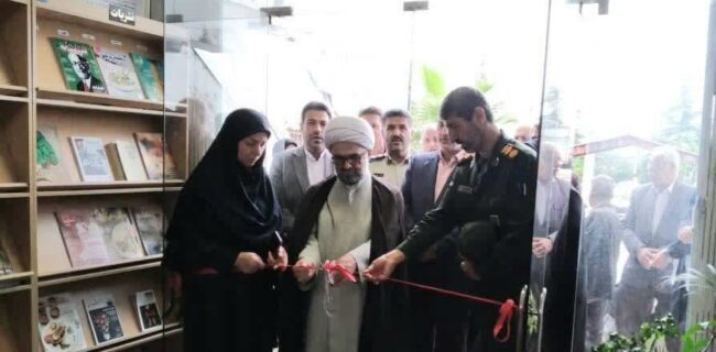 برگزاری آئین افتتاحیه نمایشگاه کتاب و عکس دفاع مقدس در کتابخانه شهدای عباس‌آباد به‌مناسبت گرامیداشت هفته دفاع مقدس