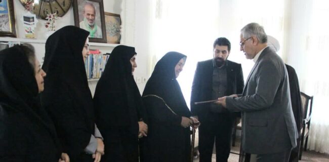 دیدار سرپرست اداره کل غله و خدمان بازرگانی مازندران با خانواده معظم شهید منا به مناسبت سالروز  شهادت  جمعی از زائران خانه خدا  