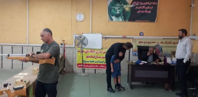 فرزندان شاهد در قائم‌شهر دست به تفنگ شدند
