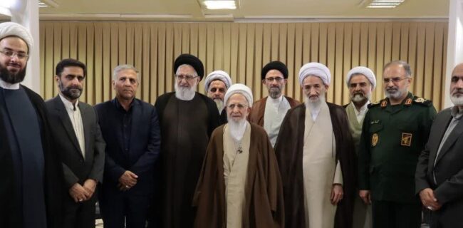 دیدار اعضای ستاد برگزاری همایش تفسیر تسنیم در استان مازندران با آیت الله العظمی جوادی آملی در قم 