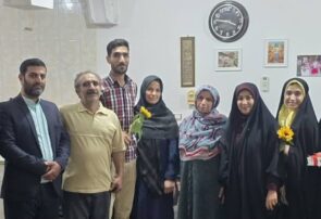 سرپرست ادا ره کل کتابخانه های عمومی مازندران ،دومین روز هفته کتاب را با دیدار از خانواده داغ دیده همکار و قدردانی از کتابخوان بیشکسوت، برتر و کتابداران کتابخانه های عمومی استان آغاز کرد