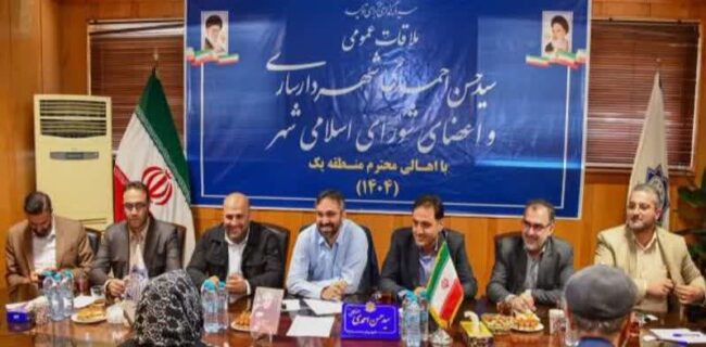 دیدار چهره به چهره مردم با شهردار و اعضای شورای اسلامی شهر مرکز استان