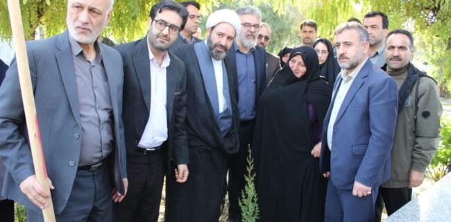 کاشت بیش از ۱۰۰۰ اصله نهال به مناسبت روز مادر در مازندران/ کاشت درخت به نام "در سایه مادر" در قائم شهر کاشت بیش از ۱۰۰۰ اصله نهال به مناسبت روز مادر در مازندران/ کاشت درخت به نام “در سایه مادر” در قائم شهر