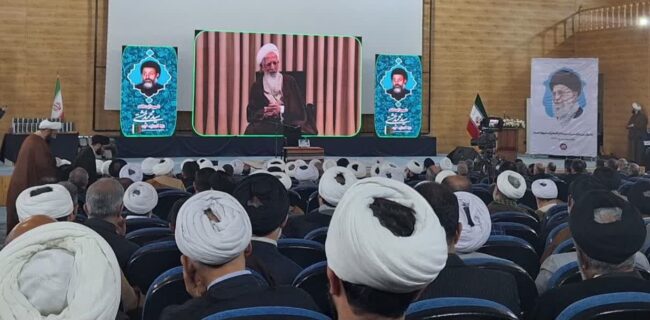 تفسیر تسنیم جبرانکننده خلاهای معرفتی و احیاکننده جامعه است/ هر کسی به دشمن لبخند بزند، همان دشمن بر او مسلط میشود. تفسیر تسنیم جبرانکننده خلاهای معرفتی و احیاکننده جامعه است/ هر کسی به دشمن لبخند بزند، همان دشمن بر او مسلط میشود.