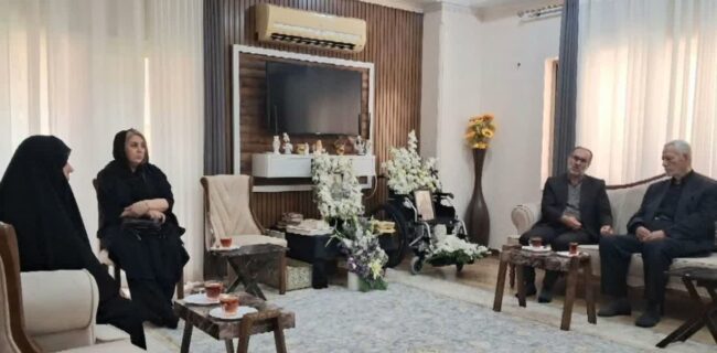 دیدار مدیرکل بنیاد شهید مازندران با خانواده جانباز شهید ذوالفقار خمیران در ساری دیدار مدیرکل بنیاد شهید مازندران با خانواده جانباز شهید ذوالفقار خمیران در ساری