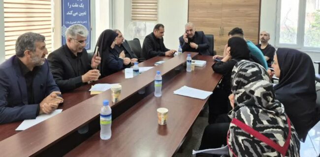 درخواست های مردمی روی میز خدمت سرپرست فرمانداری ساری ، جایی که شنیدن، آغاز حل مسئله است.