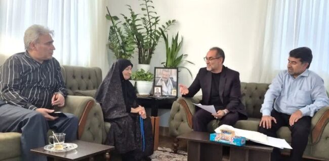 دیدار مدیرکل بنیاد شهید و امورایثارگران مازندران از همسر و فرزندان جانباز متوفی “مریخ” در ساری