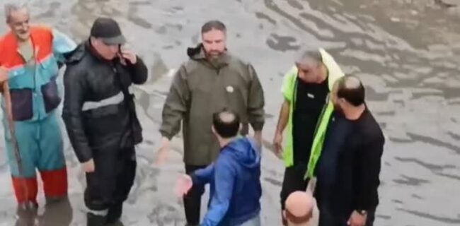 شهردار ساری و خدمات شهری ، شهرداری ساری با همه امکانات از وقع طوفان در ساری وارد میدان خدمت رسانی به شهروندان شدند. شهردار ساری و خدمات شهری ، شهرداری ساری با همه امکانات از وقع طوفان در ساری وارد میدان خدمت رسانی به شهروندان شدند.